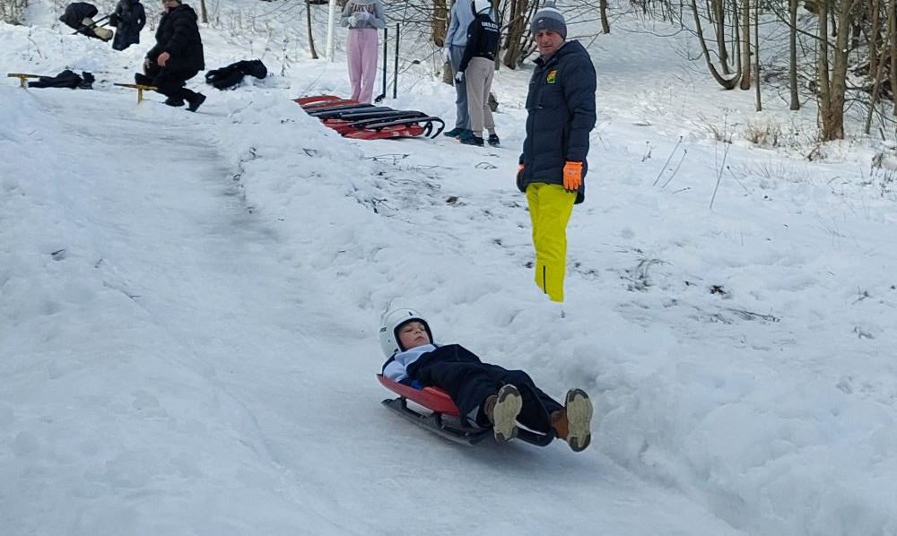 treningi na prowizorycznej ciece lodowej