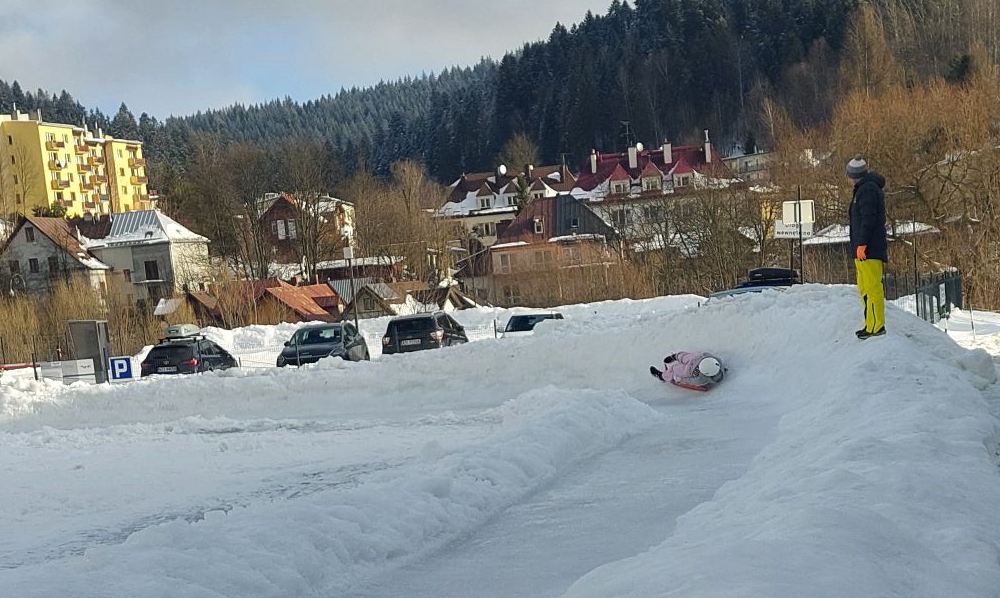 treningi na prowizorycznej ciece lodowej