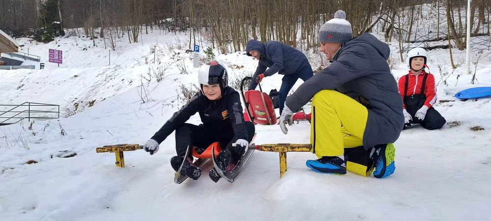 treningi na prowizorycznej ciece lodowej